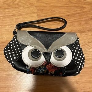 Greyscale owl zipper clutch